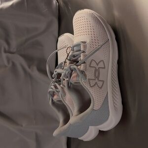 Womens under armour shoes/ size 6.5